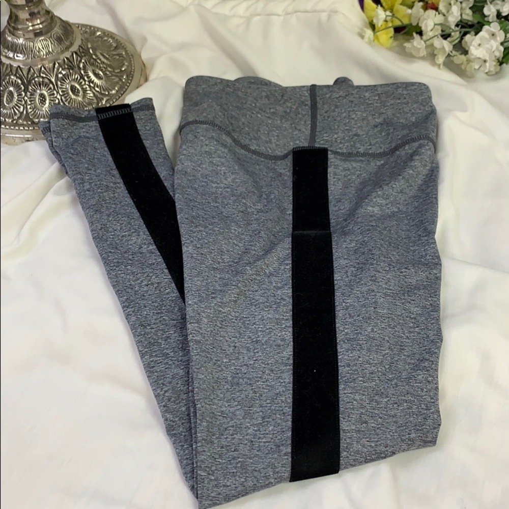 Zella gray leggings with Black strip down the side